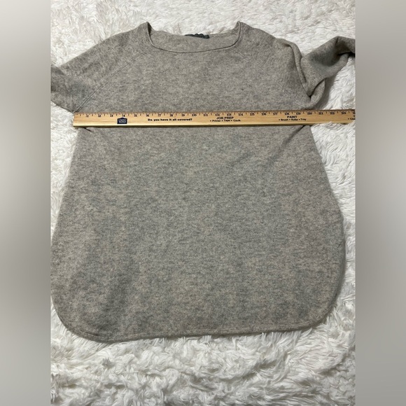 Incashmere | Soft Gray Cashmere Sweater - Picture 8 of 9